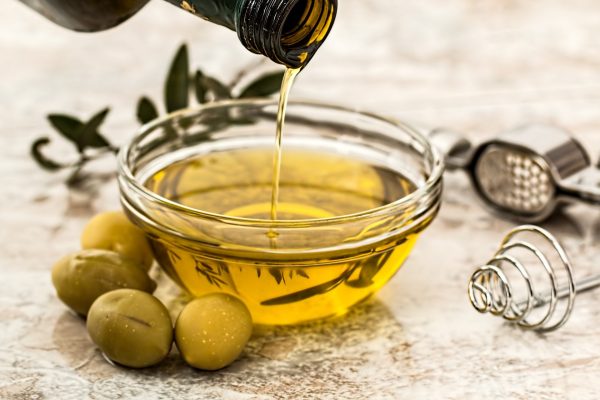 Olive oil: the beauty secret for skin, hair & co
