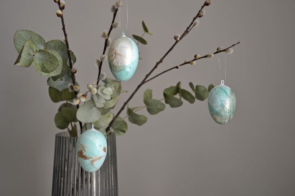 Easter Glam DIY – Marmorierte Ostereier